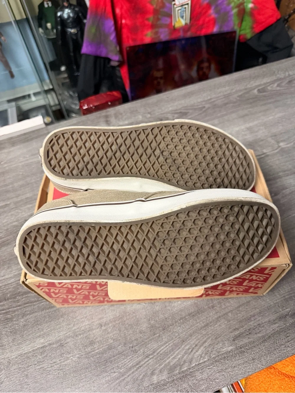 Vans Atwood Deluxe men size 8.5 (khaki/marshmallow)